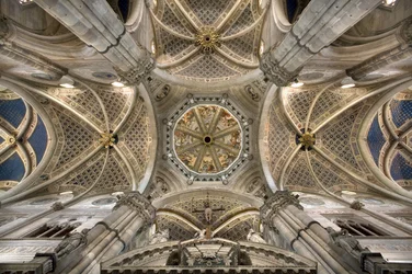 Ansicht der Kuppel und Gewölbe im Querschiff, Certosa di Pavia, Lombardei, Italien